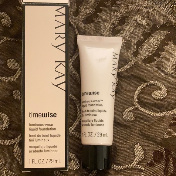 New! Mary Kay Luminous Wear Foundation beige 4